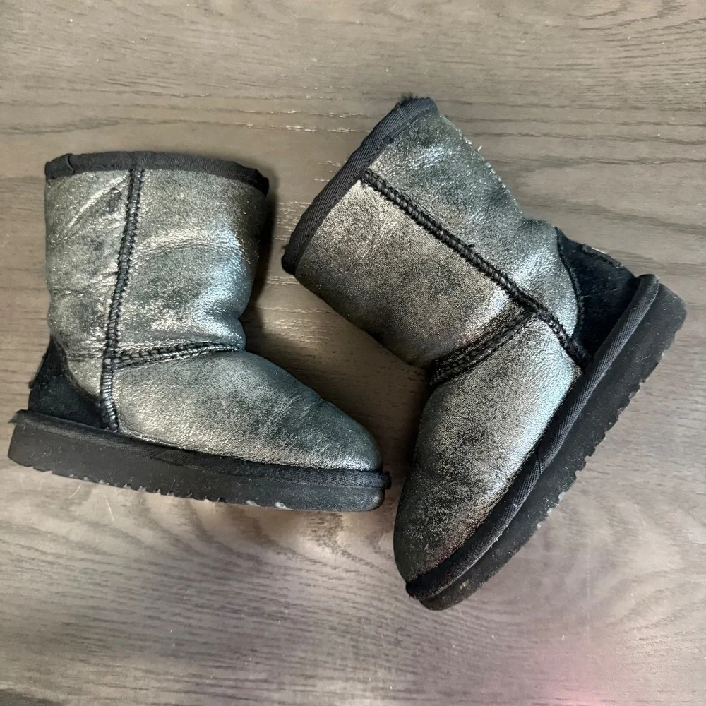 UGG Kids Stinger Metallic Boots Size 9‎